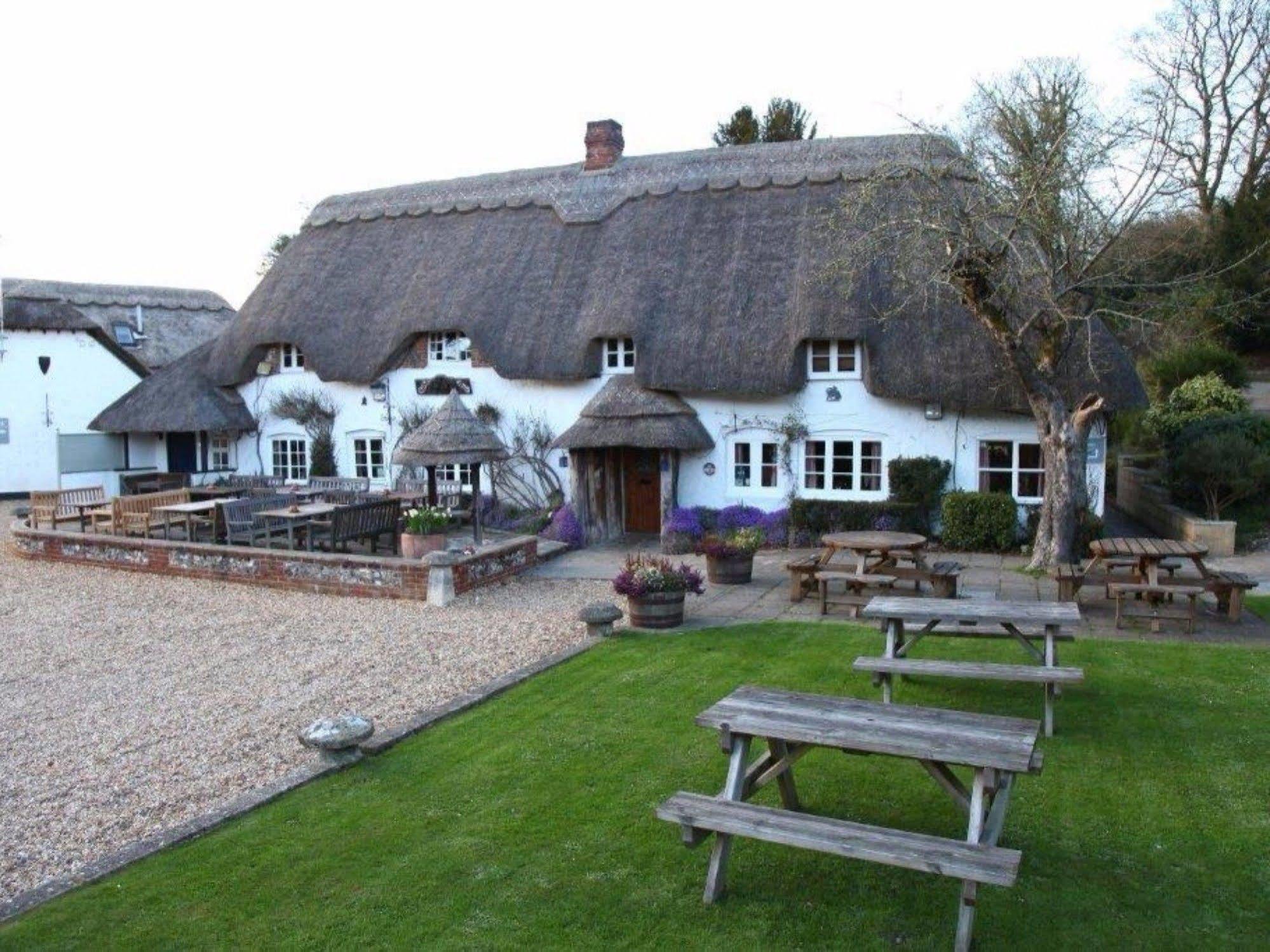The Hatchet Inn Chute Luaran gambar