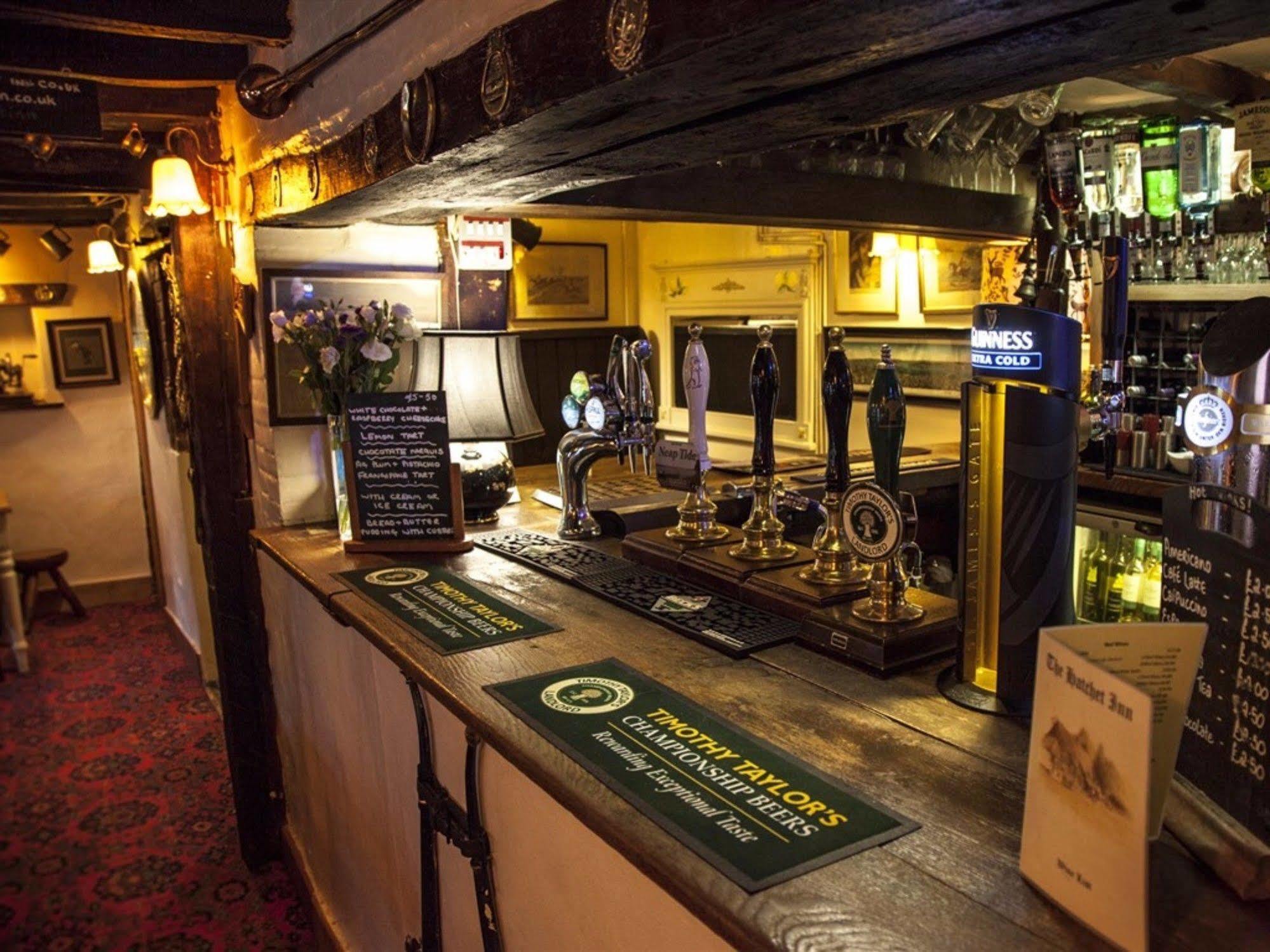 The Hatchet Inn Chute Luaran gambar